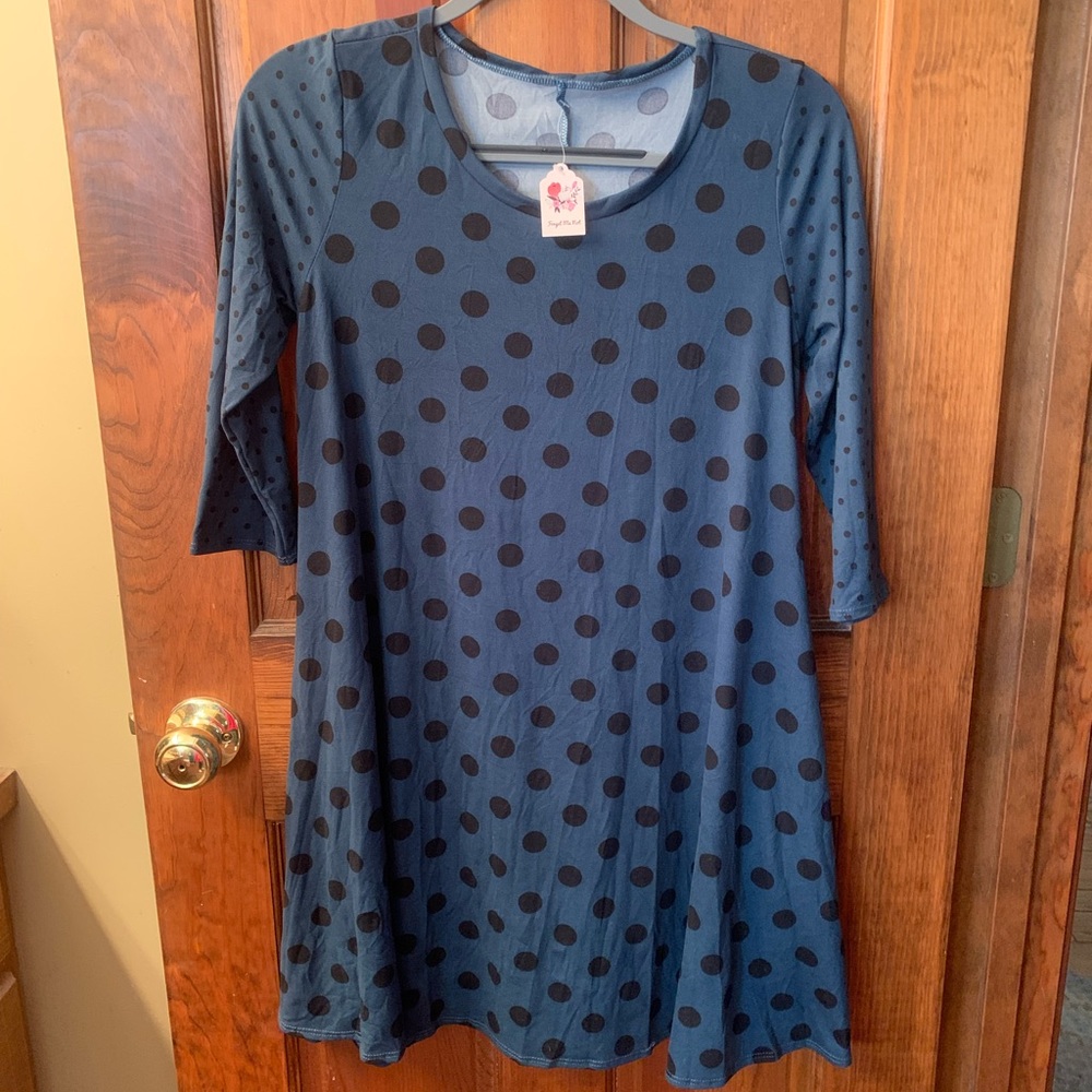 Forget me not, NEW WITH TAGS, Long Top, Teal with Black polka dots. Size Medium.